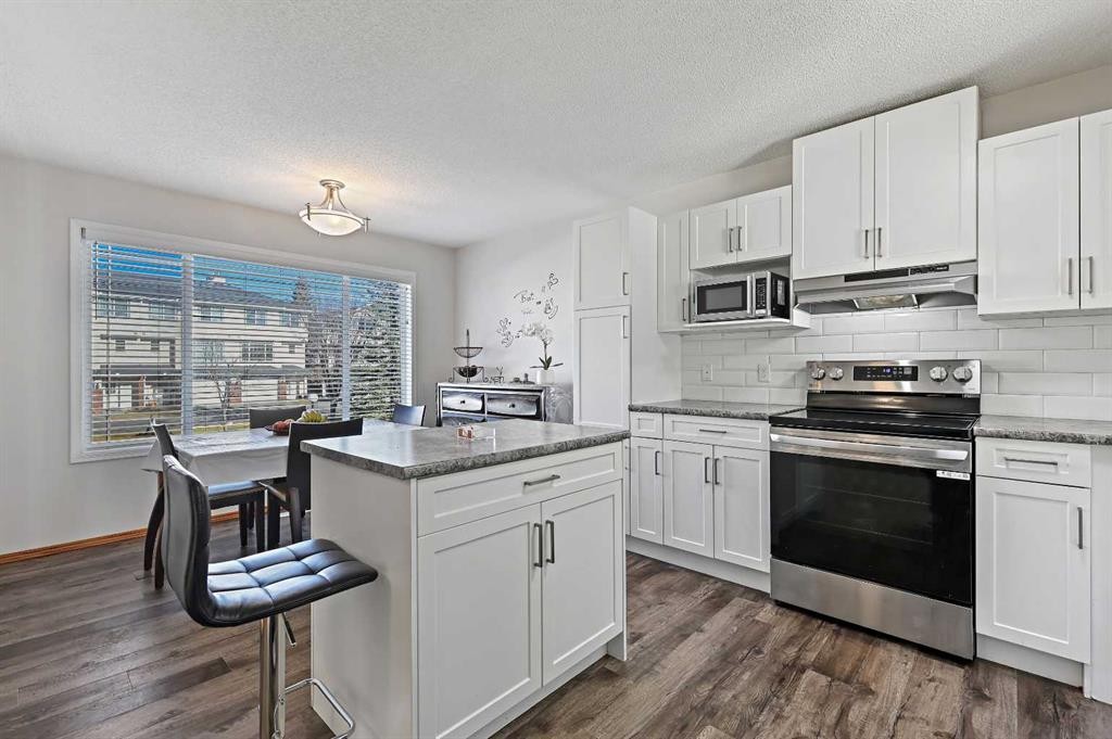 258 Rocky Ridge Court Nw, Calgary, AB - Indoor Photo Showing Kitchen