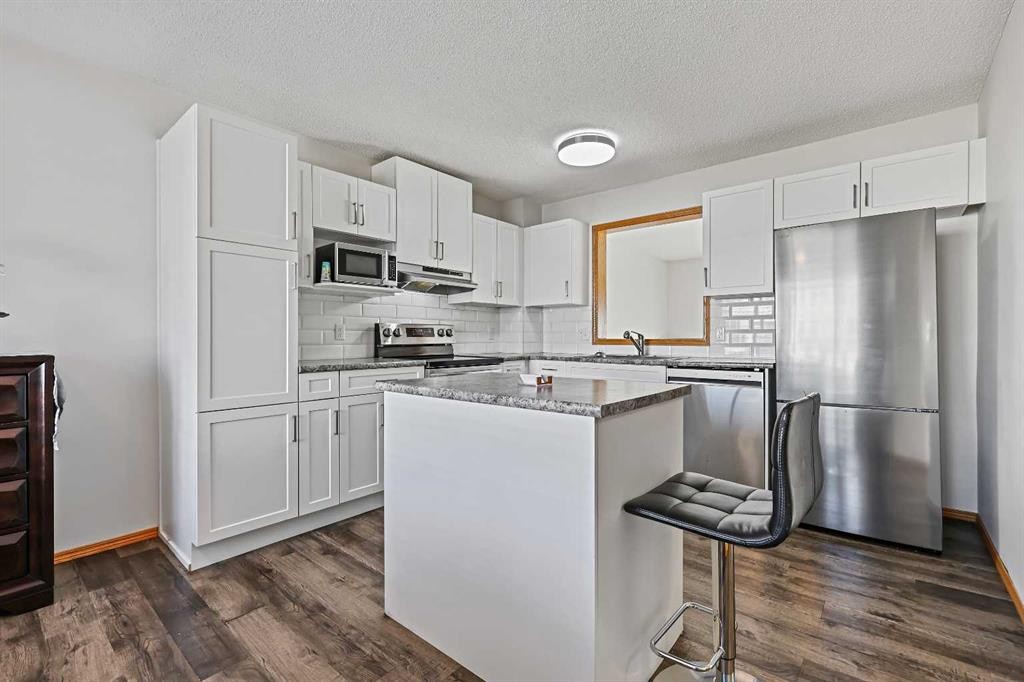 258 Rocky Ridge Court Nw, Calgary, AB - Indoor Photo Showing Kitchen With Stainless Steel Kitchen With Upgraded Kitchen