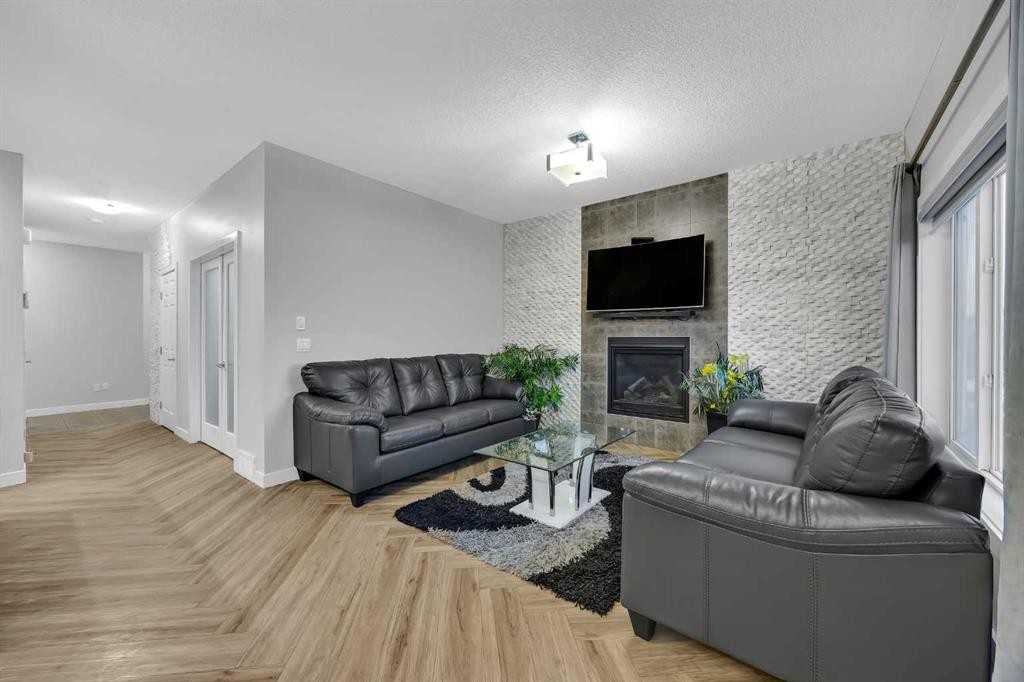 320 Nolancrest Circle Nw, Calgary, AB - Indoor Photo Showing Living Room With Fireplace