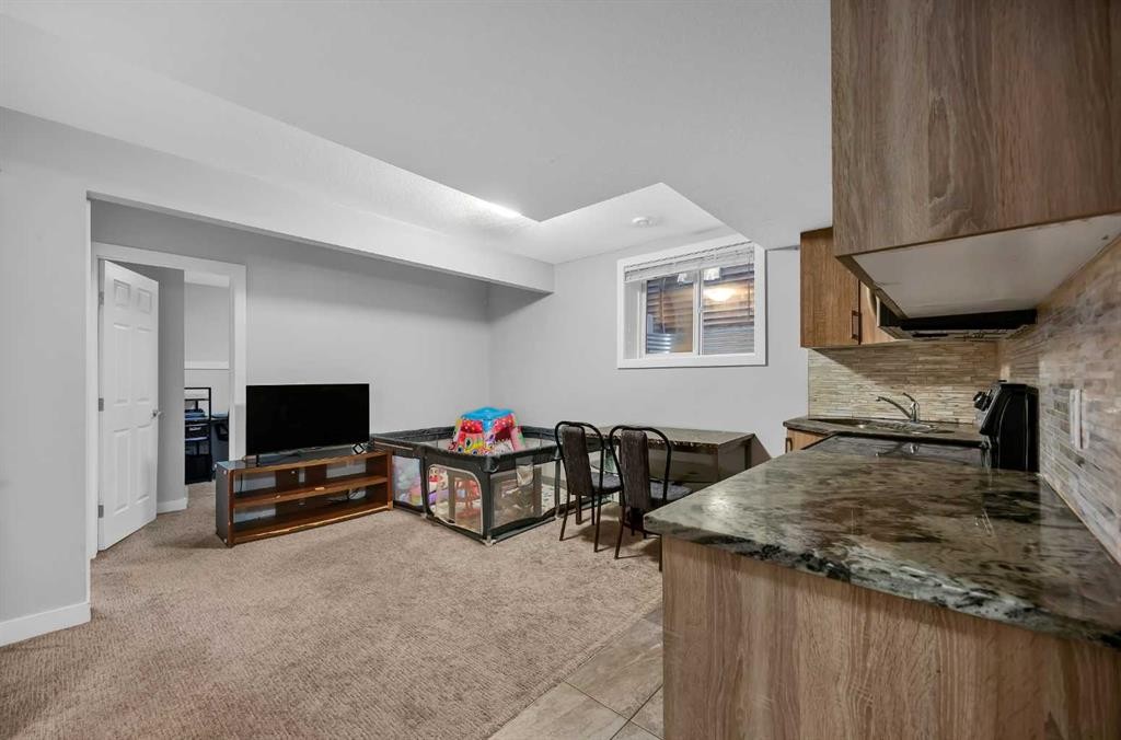 320 Nolancrest Circle Nw, Calgary, AB - Indoor