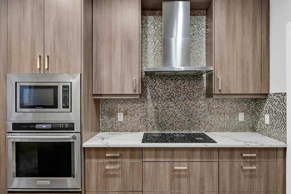 320 Nolancrest Circle Nw, Calgary, AB - Indoor Photo Showing Kitchen With Upgraded Kitchen