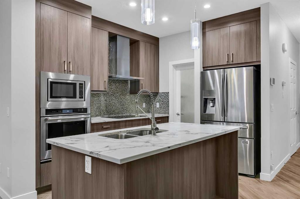 320 Nolancrest Circle Nw, Calgary, AB - Indoor Photo Showing Kitchen With Double Sink With Upgraded Kitchen