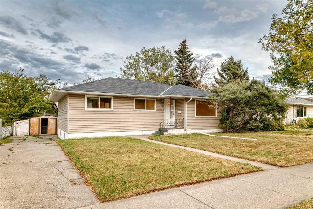 5924 Centre Street Ne, Calgary, AB - Outdoor