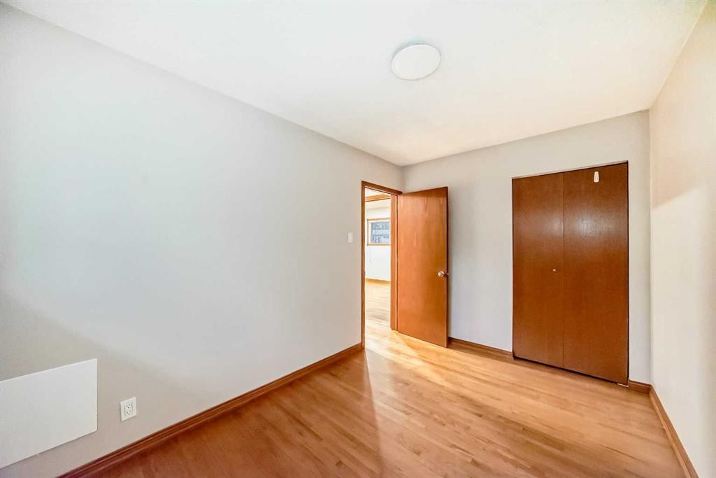 5924 Centre Street Ne, Calgary, AB - Indoor Photo Showing Other Room