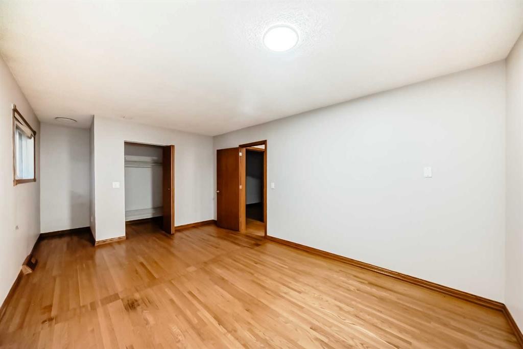 5924 Centre Street Ne, Calgary, AB - Indoor Photo Showing Other Room