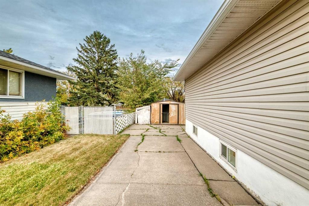 5924 Centre Street Ne, Calgary, AB - Outdoor With Exterior
