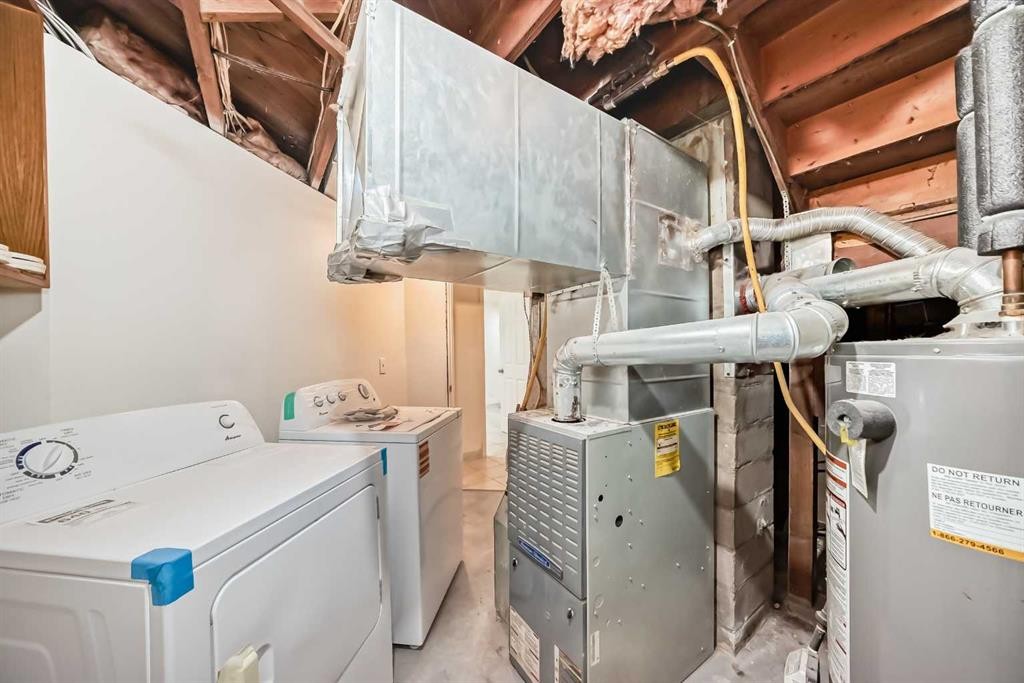 5924 Centre Street Ne, Calgary, AB - Indoor Photo Showing Laundry Room