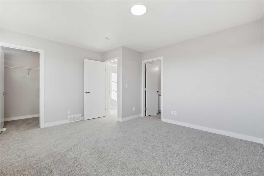 7007 Rangeview Avenue Se, Calgary, AB - Indoor Photo Showing Other Room
