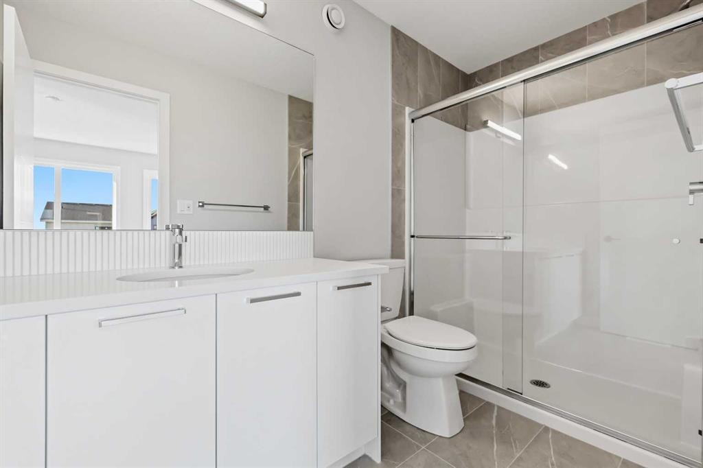 7007 Rangeview Avenue Se, Calgary, AB - Indoor Photo Showing Bathroom