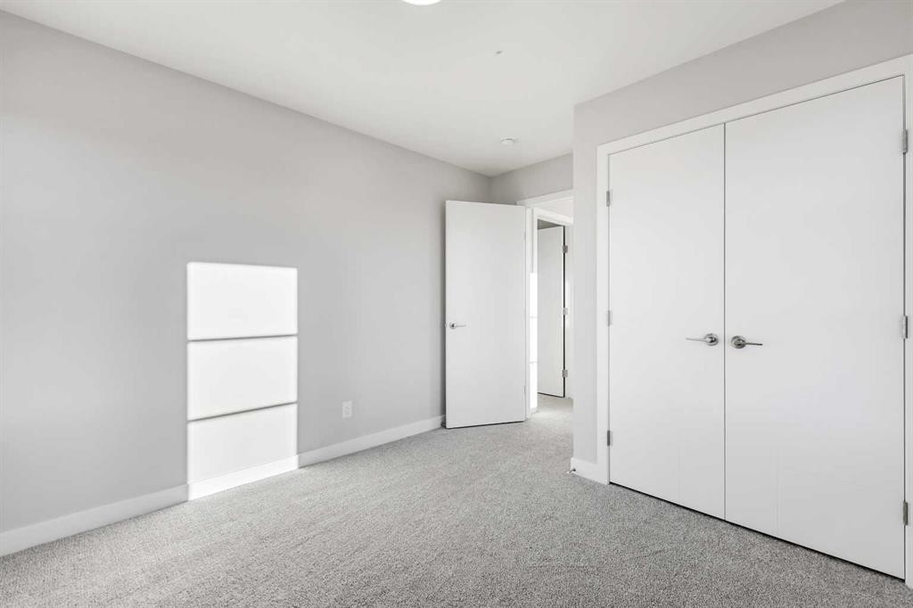 7007 Rangeview Avenue Se, Calgary, AB - Indoor Photo Showing Other Room