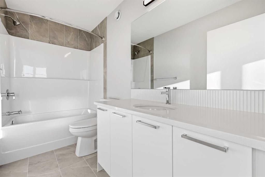 7007 Rangeview Avenue Se, Calgary, AB - Indoor Photo Showing Bathroom