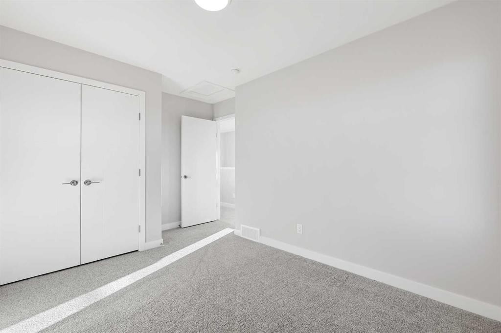 7007 Rangeview Avenue Se, Calgary, AB - Indoor Photo Showing Other Room