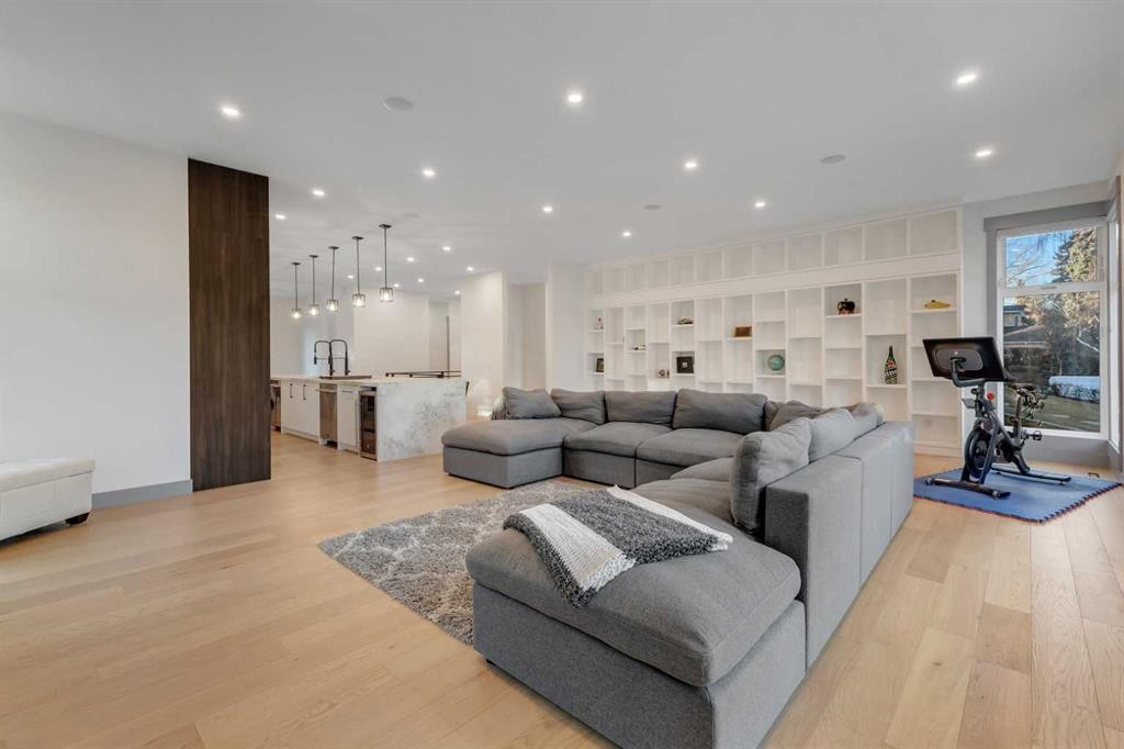30 Roselawn Crescent Nw, Calgary, AB - Indoor Photo Showing Living Room