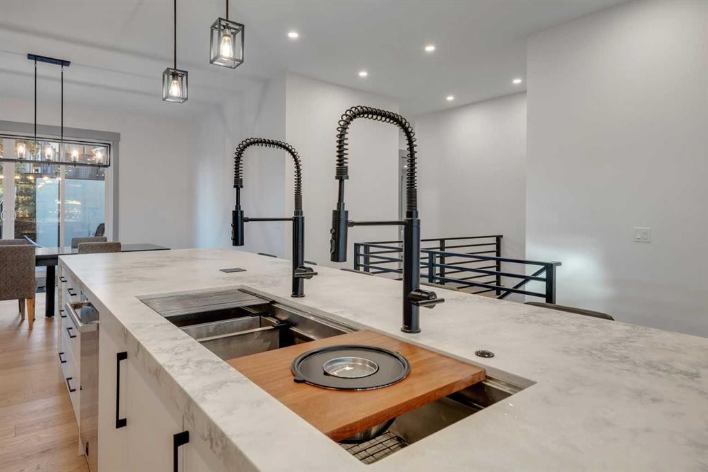 30 Roselawn Crescent Nw, Calgary, AB - Indoor Photo Showing Kitchen With Double Sink
