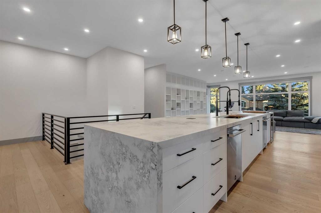 30 Roselawn Crescent Nw, Calgary, AB - Indoor Photo Showing Kitchen With Upgraded Kitchen