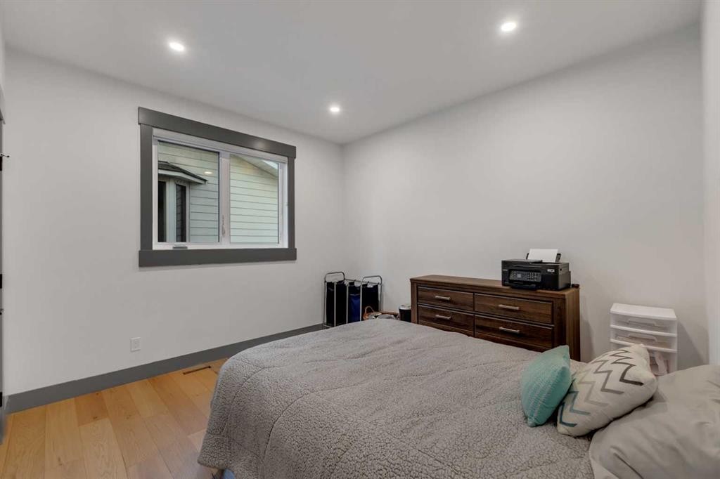 30 Roselawn Crescent Nw, Calgary, AB - Indoor Photo Showing Bedroom