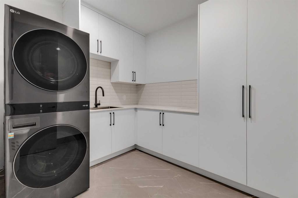 30 Roselawn Crescent Nw, Calgary, AB - Indoor Photo Showing Laundry Room