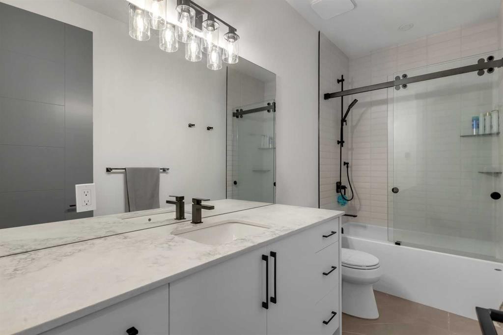 30 Roselawn Crescent Nw, Calgary, AB - Indoor Photo Showing Bathroom