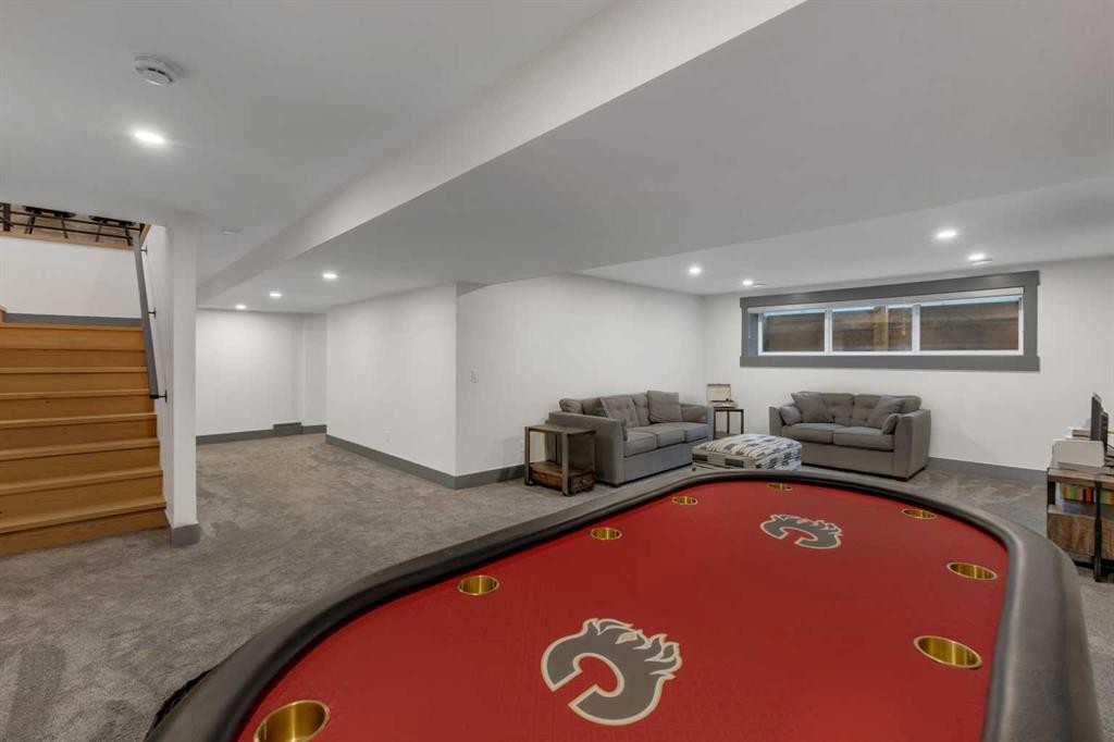 30 Roselawn Crescent Nw, Calgary, AB - Indoor
