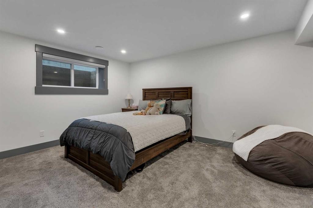 30 Roselawn Crescent Nw, Calgary, AB - Indoor Photo Showing Bedroom