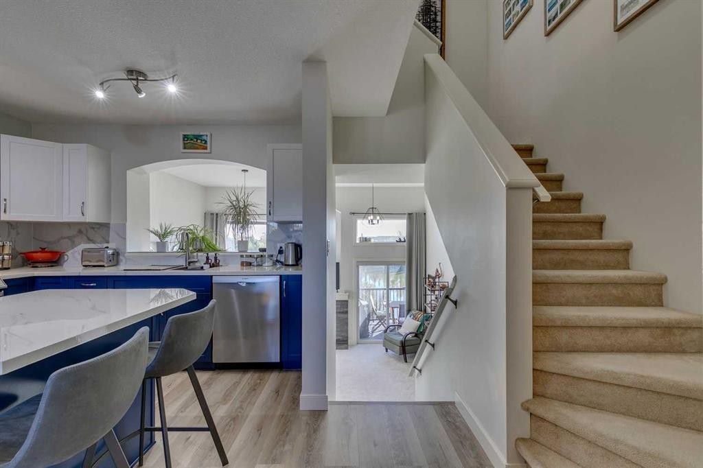 44 Everridge Common Sw, Calgary, AB - Indoor Photo Showing Other Room