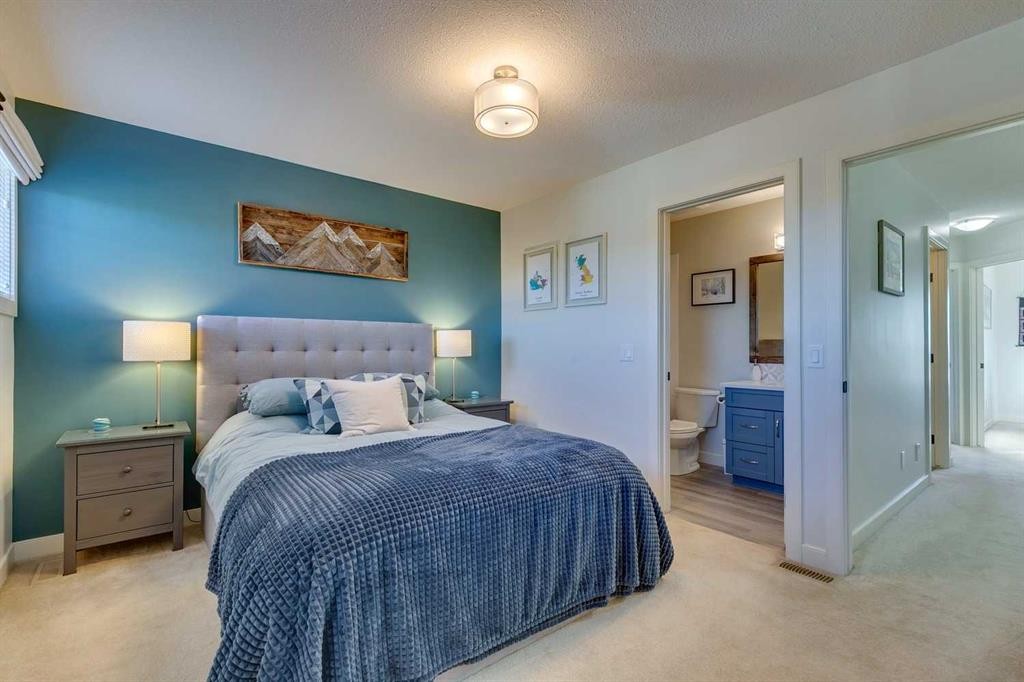 44 Everridge Common Sw, Calgary, AB - Indoor Photo Showing Bedroom