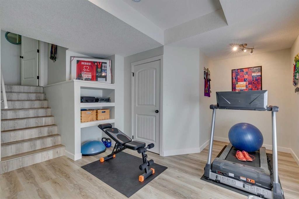44 Everridge Common Sw, Calgary, AB - Indoor Photo Showing Gym Room