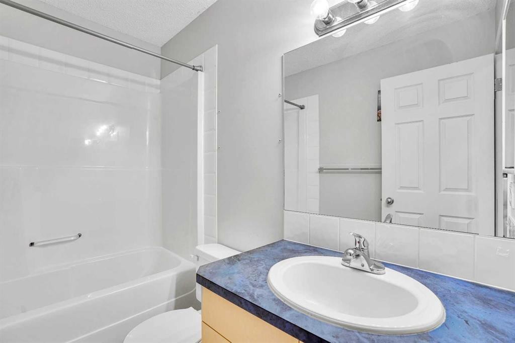 171 Saddlemead Green Ne, Calgary, AB - Indoor Photo Showing Bathroom