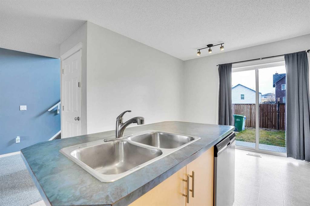 171 Saddlemead Green Ne, Calgary, AB - Indoor Photo Showing Kitchen With Double Sink