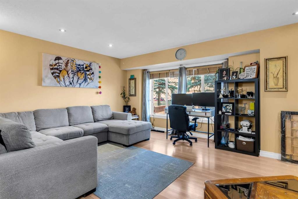 43 Martindale Court Ne, Calgary, AB - Indoor Photo Showing Living Room