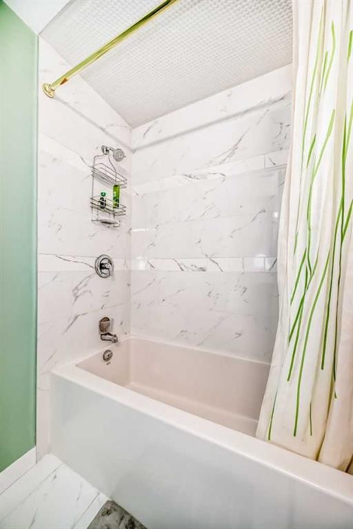 4508 Vandergrift Crescent Nw, Calgary, AB - Indoor Photo Showing Bathroom