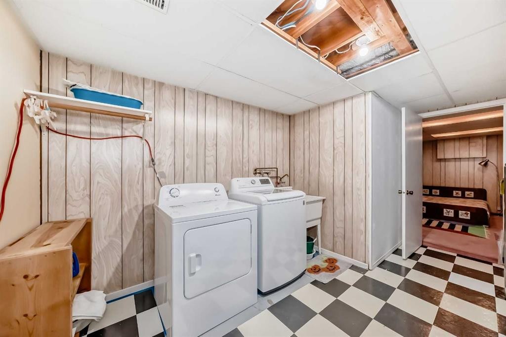 4508 Vandergrift Crescent Nw, Calgary, AB - Indoor Photo Showing Laundry Room