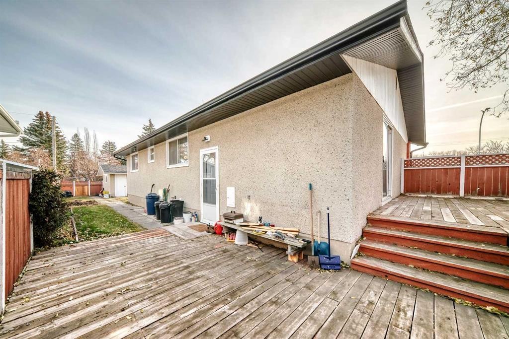 4508 Vandergrift Crescent Nw, Calgary, AB - Outdoor With Exterior