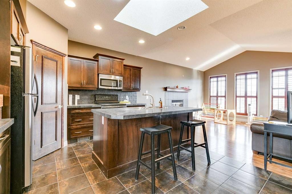 79 Prestwick Street Se, Calgary, AB - Indoor Photo Showing Kitchen