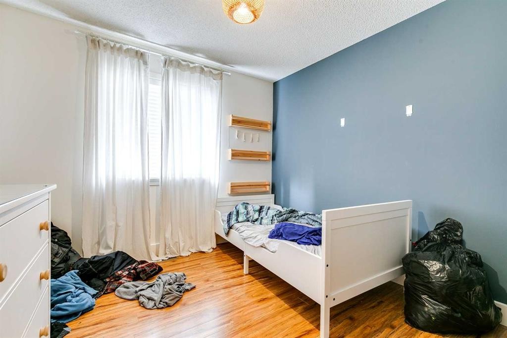 79 Prestwick Street Se, Calgary, AB - Indoor Photo Showing Bedroom