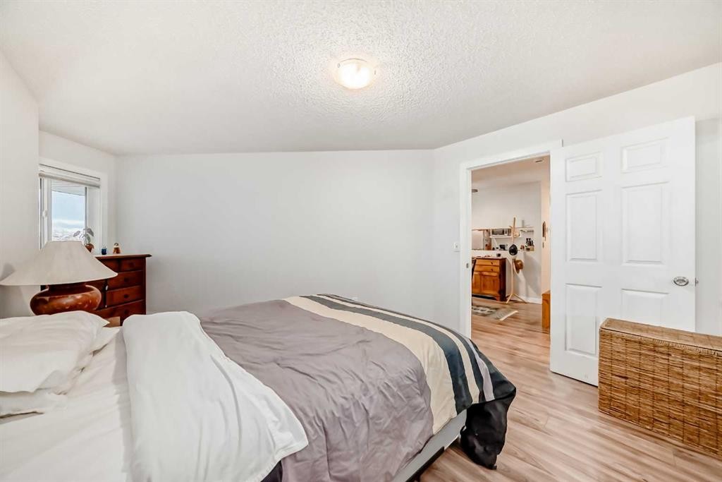 409-10 Dover Point Se, Calgary, AB - Indoor Photo Showing Bedroom