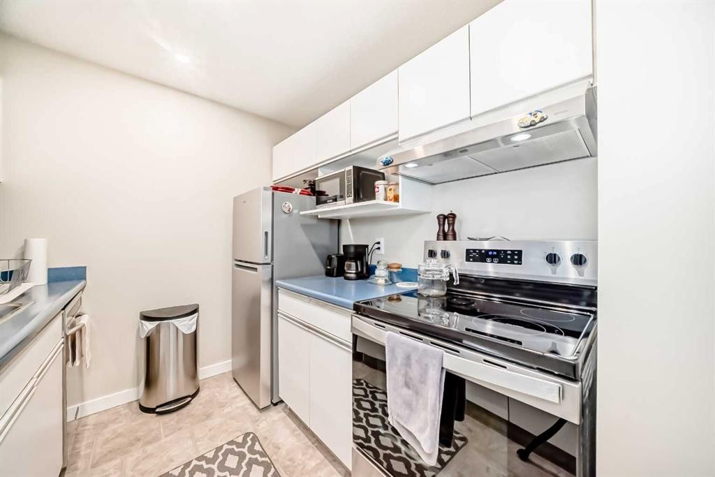 409-10 Dover Point Se, Calgary, AB - Indoor Photo Showing Kitchen