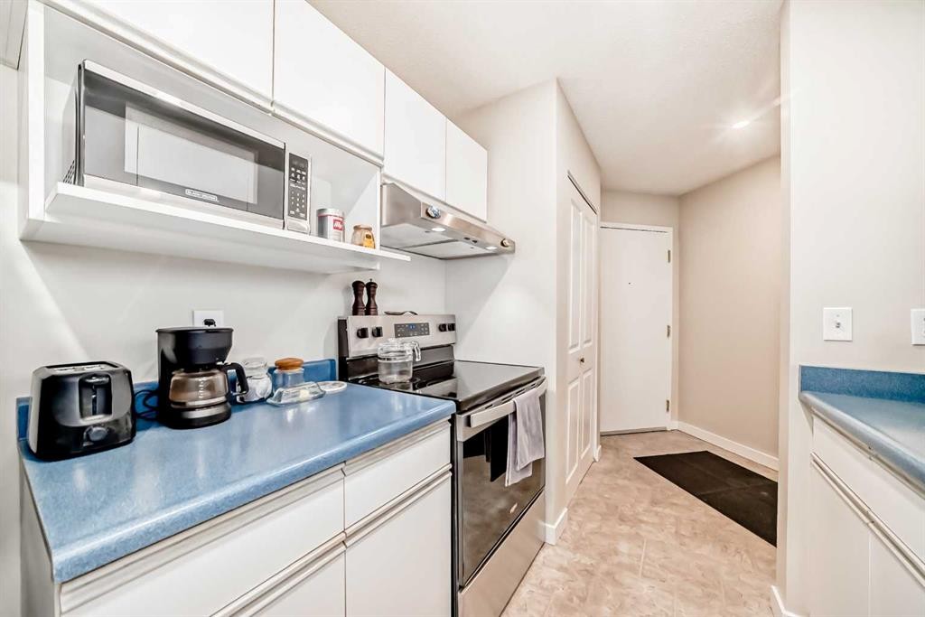 409-10 Dover Point Se, Calgary, AB - Indoor Photo Showing Kitchen