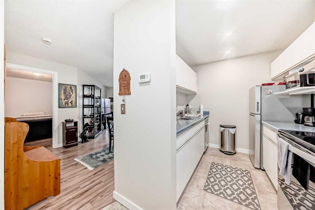 409-10 Dover Point Se, Calgary, AB - Indoor Photo Showing Kitchen