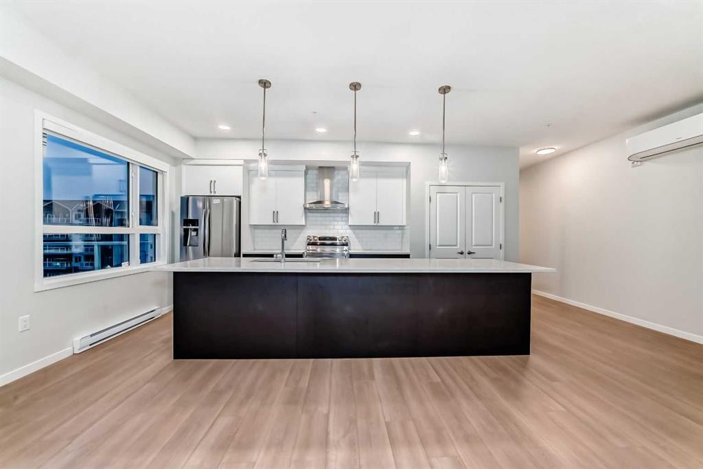 404-80 Carrington Plaza Nw, Calgary, AB - Indoor Photo Showing Kitchen With Upgraded Kitchen