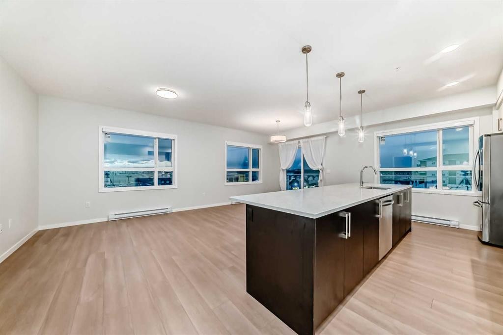 404-80 Carrington Plaza Nw, Calgary, AB - Indoor Photo Showing Kitchen With Upgraded Kitchen