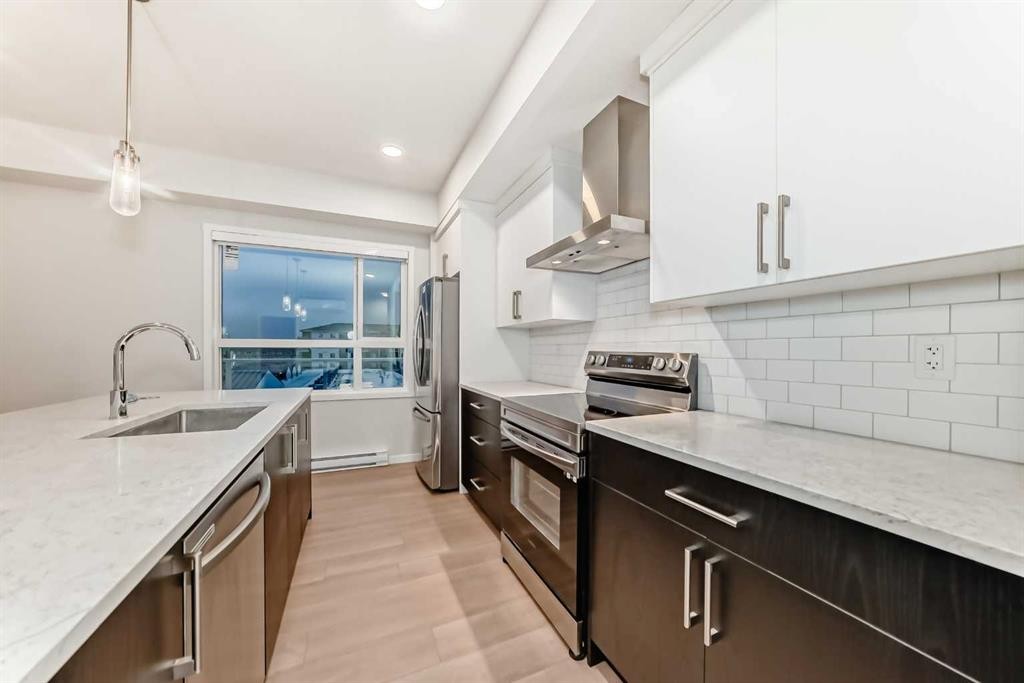 404-80 Carrington Plaza Nw, Calgary, AB - Indoor Photo Showing Kitchen With Upgraded Kitchen