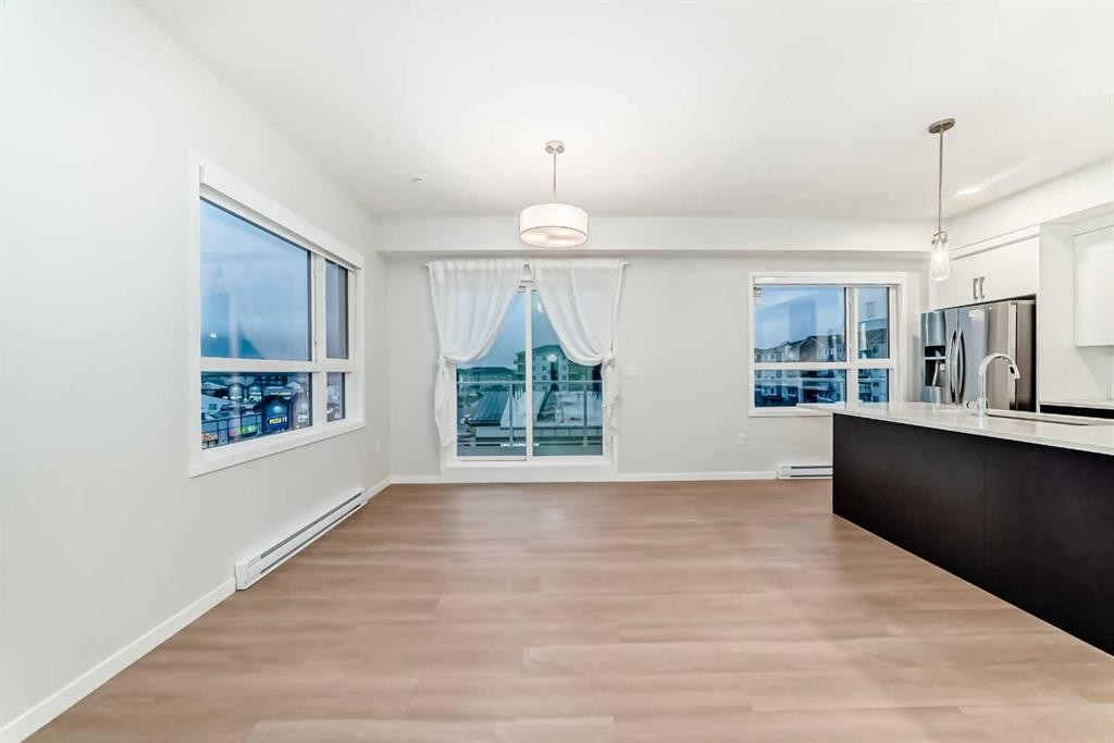 404-80 Carrington Plaza Nw, Calgary, AB - Indoor Photo Showing Kitchen With Upgraded Kitchen