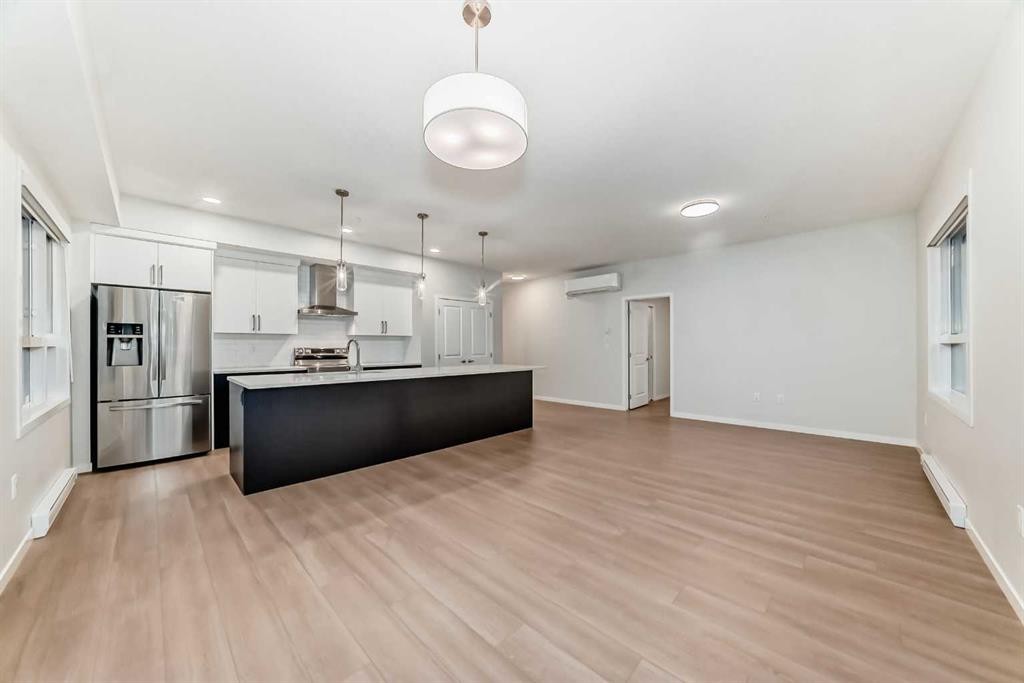 404-80 Carrington Plaza Nw, Calgary, AB - Indoor Photo Showing Kitchen With Upgraded Kitchen