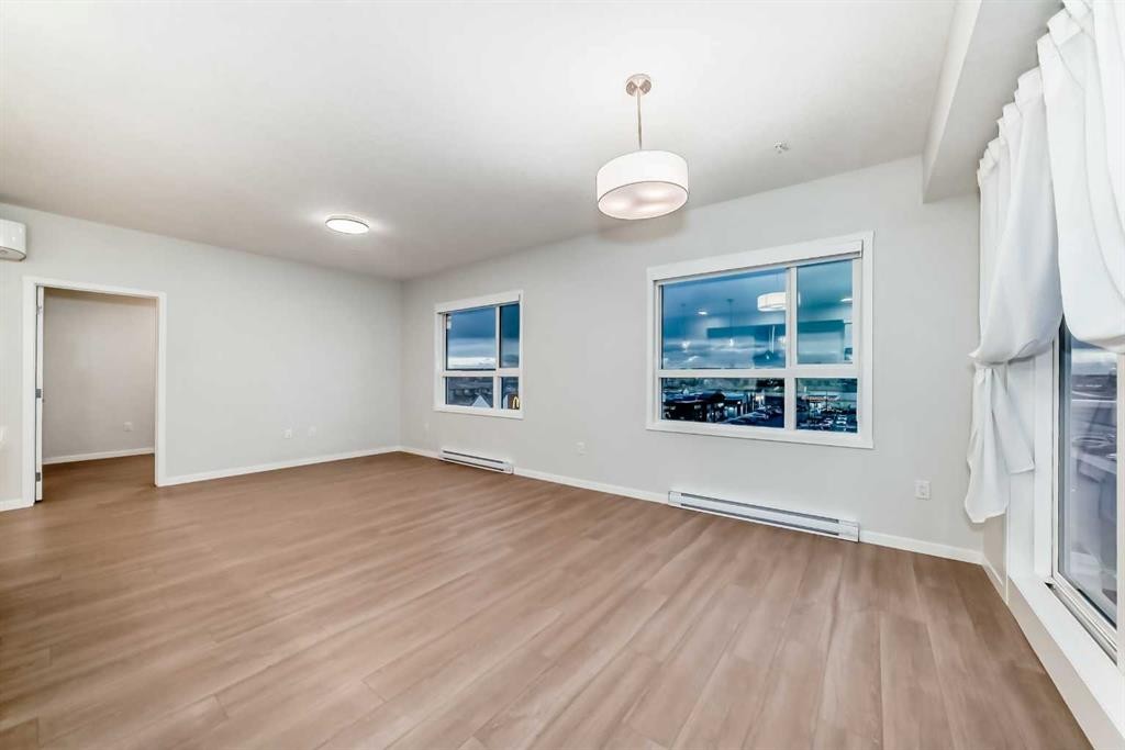 404-80 Carrington Plaza Nw, Calgary, AB - Indoor Photo Showing Other Room
