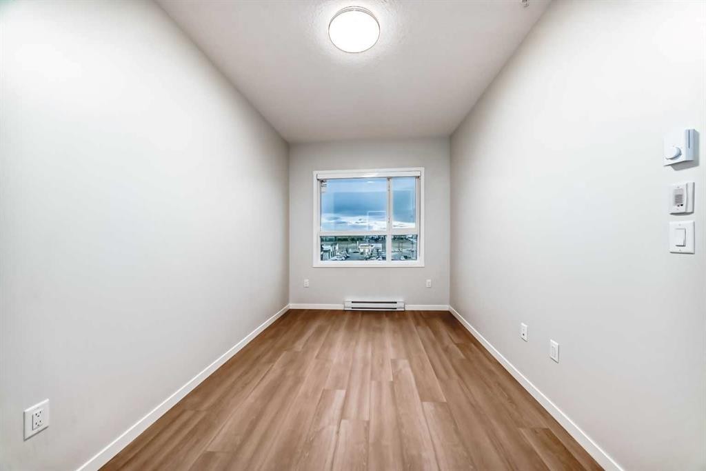 404-80 Carrington Plaza Nw, Calgary, AB - Indoor Photo Showing Other Room