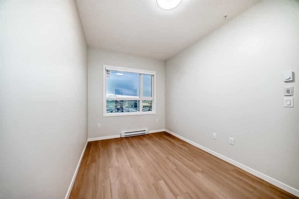 404-80 Carrington Plaza Nw, Calgary, AB - Indoor Photo Showing Other Room