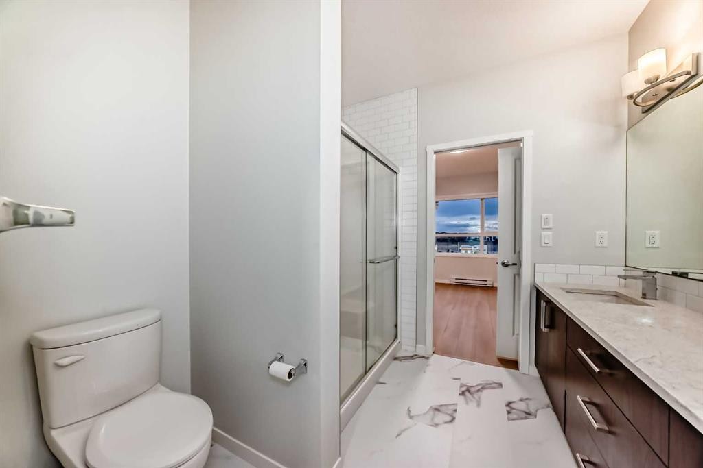 404-80 Carrington Plaza Nw, Calgary, AB - Indoor Photo Showing Bathroom