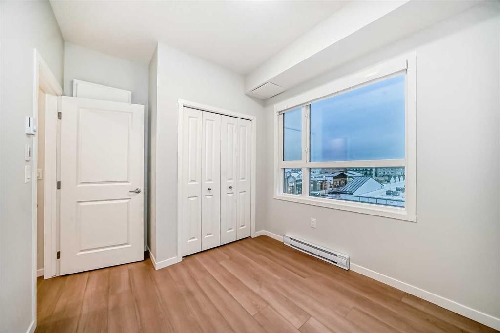 404-80 Carrington Plaza Nw, Calgary, AB - Indoor Photo Showing Other Room