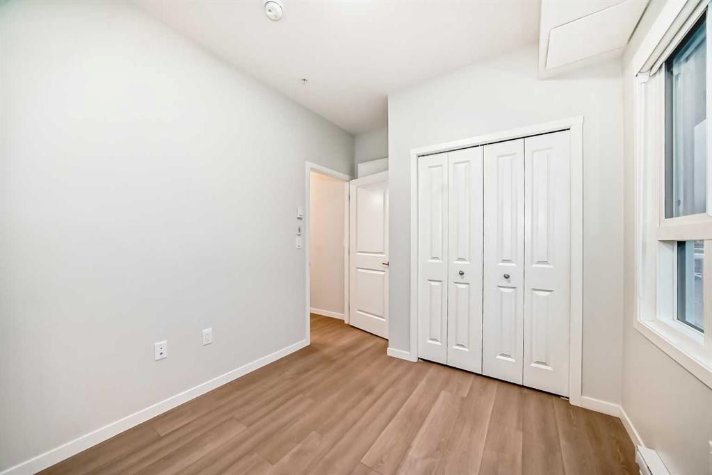 404-80 Carrington Plaza Nw, Calgary, AB - Indoor Photo Showing Other Room